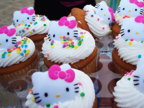 hello_kitty_cupcakes_1.jpg